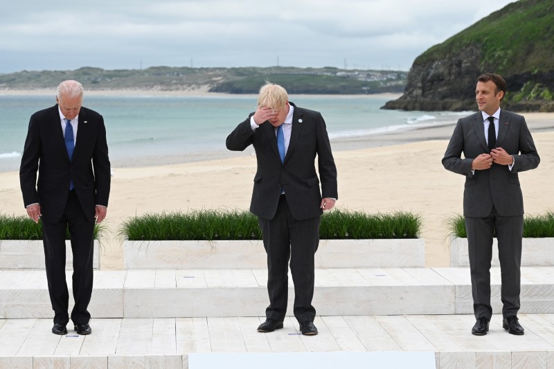 &copy; Reuters. U.S. President Joe Biden, Britain's Prime Minister Boris Johnson and France's President Emmanuel Macron prepare to pose for a picture during the G7 meeting in Carbis Bay, Cornwall, Britain, June 11, 2021. Leon Neal/Pool via REUTERS