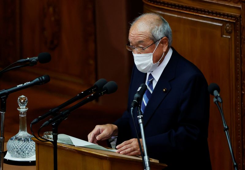 &copy; Reuters. FILE PHOTO: Japan's Finance Minister Shunichi Suzuki wearing a protective face mask delivers his policy speech during the start of an extraordinary session of the lower house of the parliament, amid the coronavirus disease (COVID-19) pandemic, in Tokyo, J