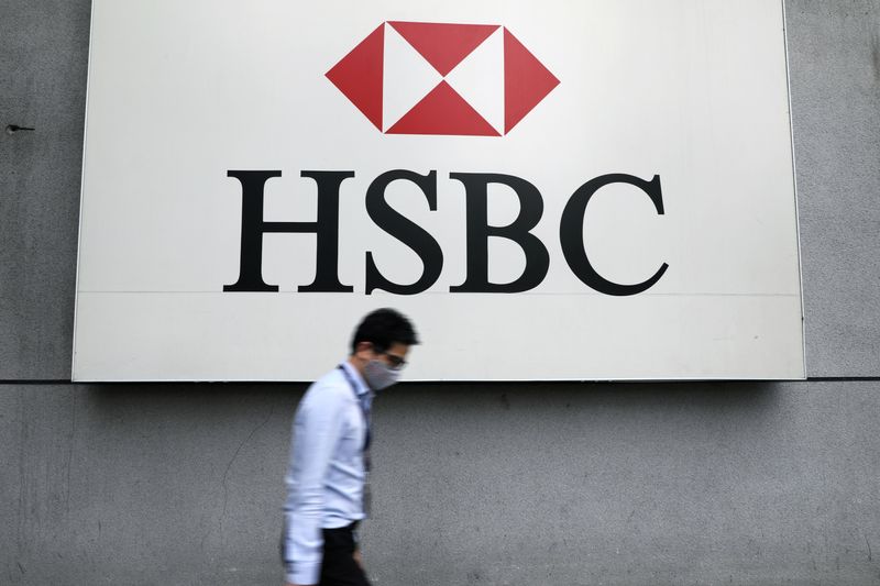 &copy; Reuters. FILE PHOTO: A man wearing a protective mask walks past a logo of HSBC at its headquarters, amid the coronavirus disease (COVID-19) outbreak in Kuala Lumpur, Malaysia September 9, 2020. REUTERS/Lim Huey Teng/File Photo  GLOBAL BUSINESS WEEK AHEAD