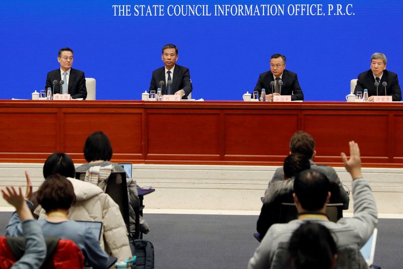 © Reuters. Chinese Finance Minister Liu Kun attends a news conference alongside Vice Finance Ministers Yu Weiping and Xu Hongcai, and State Council Information Office (SCIO) spokesperson Chen Wenjun in Beijing, China February 22, 2022. REUTERS/Carlos Garcia Rawlins