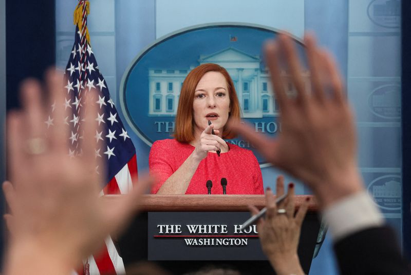 © Reuters. White House Press Secretary Jen Psaki holds a press briefing at the White House in Washington, U.S., February 9, 2022. REUTERS/Brendan McDermid