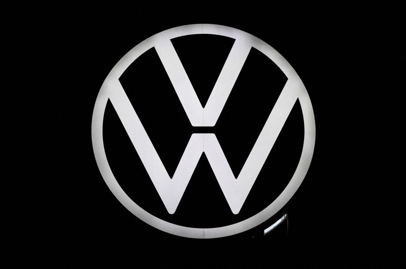 &copy; Reuters. FILE PHOTO: A new logo of German carmaker Volkswagen is unveiled at the VW headquarters in Wolfsburg, Germany September 9, 2019. REUTERS/Fabian Bimmer
