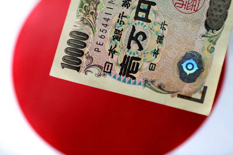 &copy; Reuters. FILE PHOTO: A Japan Yen note is seen in this illustration photo taken June 1, 2017. REUTERS/Thomas White