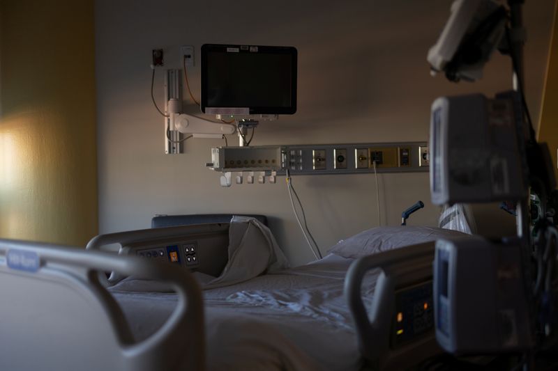 &copy; Reuters. FILE PHOTO - An empty bed is pictured at the Children's Hospital of Georgia in Augusta, Georgia, U.S., January 14, 2022.  REUTERS/Hannah Beier