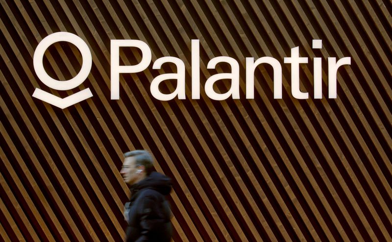 &copy; Reuters. FILE PHOTO: The logo of U.S. software company Palantir Technologies is seen in Davos, Switzerland January 22, 2020.  REUTERS/Arnd Wiegmann/File Photo/File Photo/File Photo