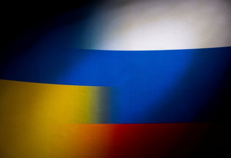&copy; Reuters. FILE PHOTO: Russia's and Ukraine's flags are seen printed on paper in this illustration taken January 27, 2022. REUTERS/Dado Ruvic/Illustration