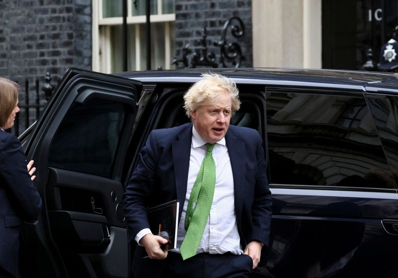 &copy; Reuters. Primeiro-ministro britânico, Boris Johnson, do lado de fora da sua residência oficial em Londres
22/02/2022 REUTERS/Henry Nicholls
