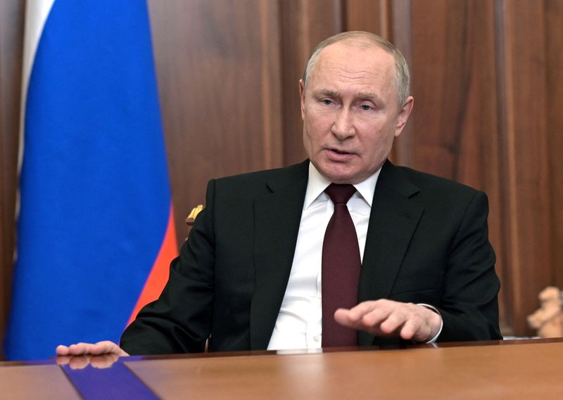 &copy; Reuters. الرئيس الروسي فلاديمير بوتين يتحدث في موسكو يوم الاثنين. صورة من سبوتنيك.