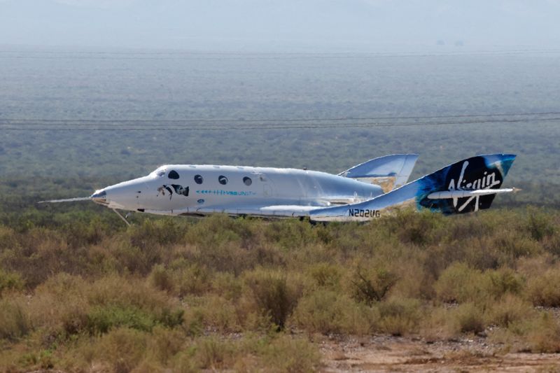 &copy; Reuters. FILE PHOTO: Virgin Galactic's passenger rocket plane VSS Unity, carrying billionaire entrepreneur Richard Branson and his crew, lands after reaching the edge of space above Spaceport America near Truth or Consequences, New Mexico, U.S., July 11, 2021. REU