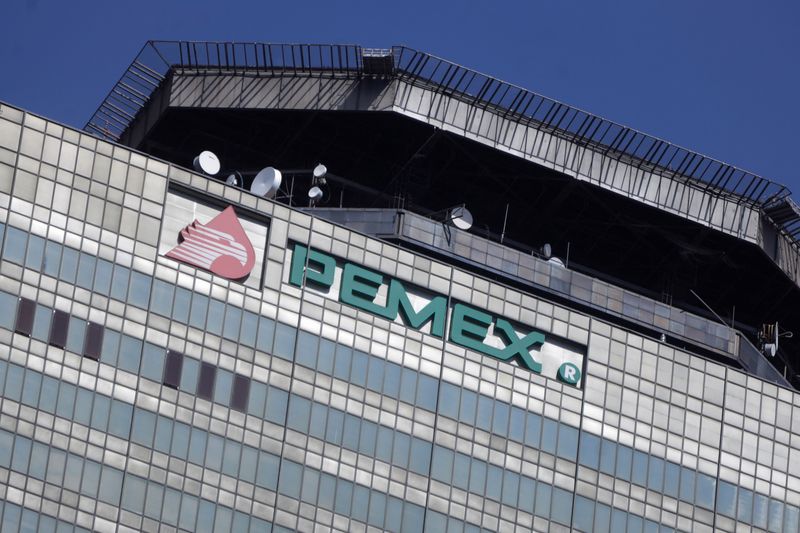 &copy; Reuters. The logo of Mexican state oil company Pemex is pictured at its headquarters, in Mexico City, Mexico January 31, 2022. REUTERS/Luis Cortes