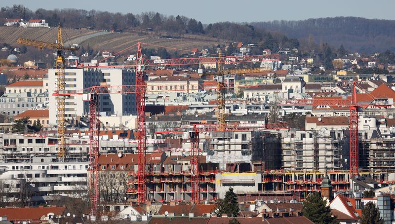 &copy; Reuters. FILE PHOTO: A view of apartments under construction in Vienna, Austria, February 10, 2022. Picture taken February 10, 2022.  REUTERS/Leonhard Foeger/File Photo