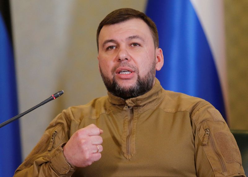 &copy; Reuters. El líder de la autoproclamada República Popular de Donetsk, Denis Pushilin, durante una conferencia de prensa celebrada en Donetsk, Ucrania, el 23 de febrero de 2022. REUTERS/Alexander Ermochenko