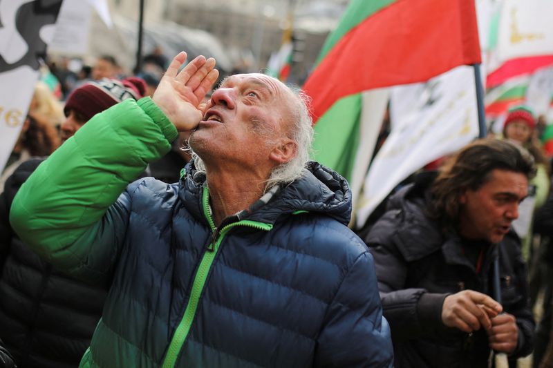 &copy; Reuters. People participate in a rally against coronavirus disease (COVID-19) government measures, organised by the ultranationalist Vazrazhdane (Revival) party, in Sofia, Bulgaria, February 23, 2022. REUTERS/Stoyan Nenov