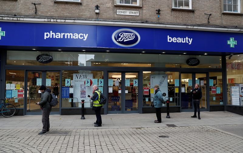 &copy; Reuters. FILE PHOTO: People queue outside boots as the spread of the coronavirus disease (COVID-19) continues, York, Britain, March 31, 2020. REUTERS/Lee Smith