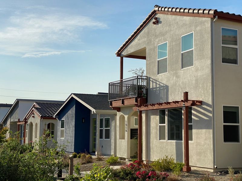 &copy; Reuters. FILE PHOTO: A view shows newly built houses in Chico, California, where the population swelled after fire destroyed the nearby town of Paradise, California, U.S., September 24, 2020. REUTERS/Saif Tawfeeq/File Photo