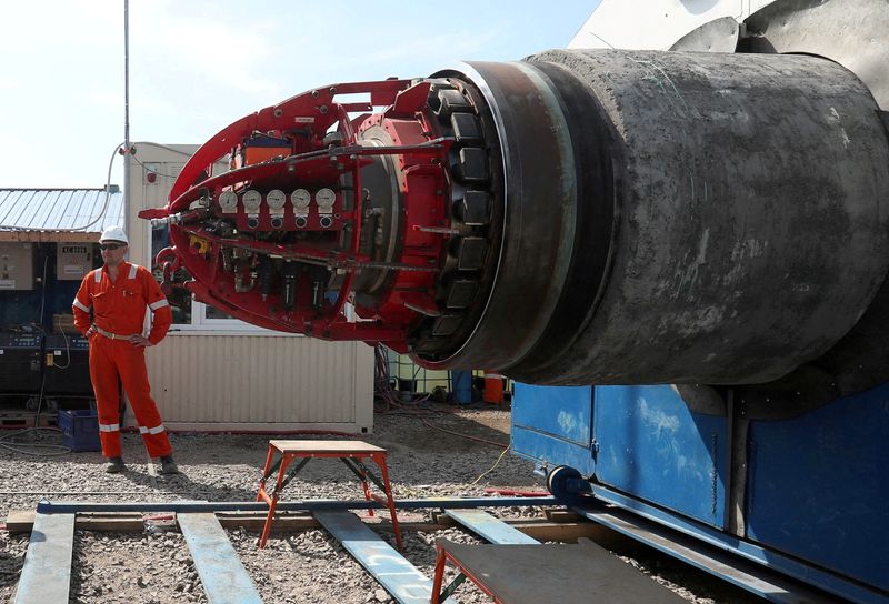 &copy; Reuters. Funcionário em local de construção do gasoduto Nord Stream 2, na Rússia
05/06/2019
REUTERS/Anton Vaganov