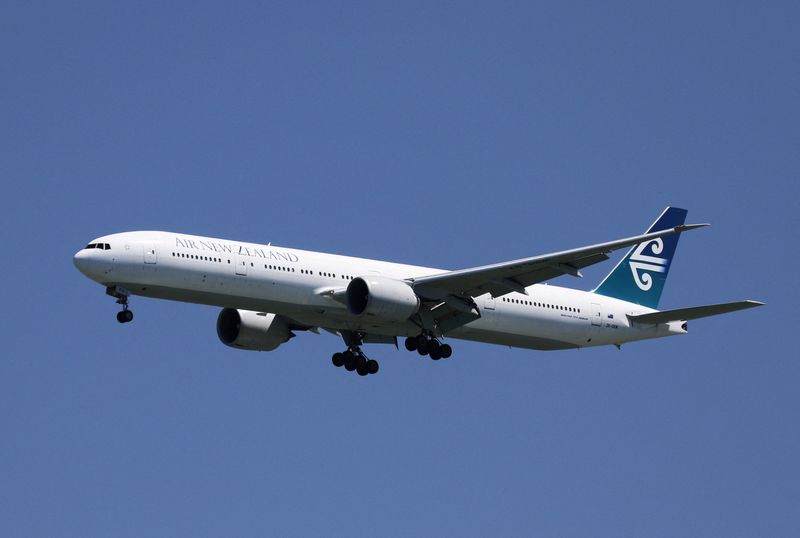 &copy; Reuters. FILE PHOTO: An Air New Zealand Boeing 777-300ER, with Tail Number ZK-DKM, lands at San Francisco International Airport, San Francisco, California, April 16, 2015.   REUTERS/Louis Nastro//File Photo