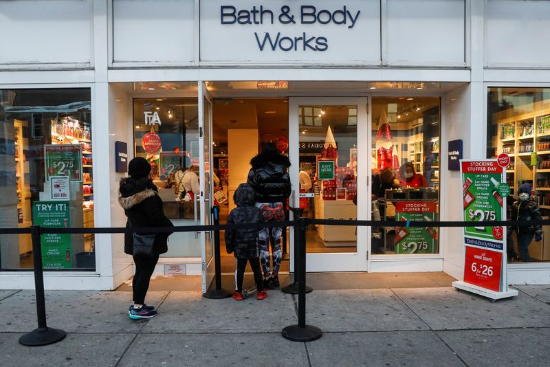 &copy; Reuters. FILE PHOTO: Shoppers wait in line outside a Bath and Body Works retail store, as the global outbreak of the coronavirus disease (COVID-19) continues,  in Brooklyn, New York, U.S., December 8, 2020. REUTERS/Brendan McDermid
