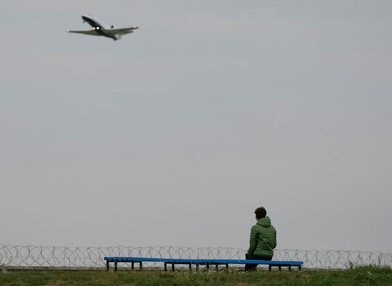 &copy; Reuters. A woman looks on as a business jet airplane takes off in Kyiv, Ukraine September 17, 2021.  REUTERS/Gleb Garanich