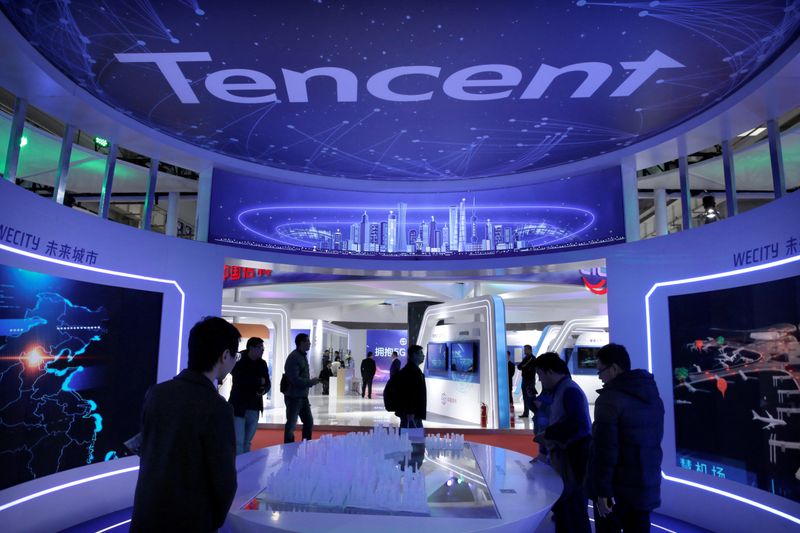 &copy; Reuters. FILE PHOTO: People visit Tencent's booth at the World 5G Exhibition in Beijing, China November 22, 2019. REUTERS/Jason Lee