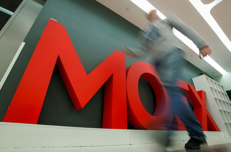 &copy; Reuters. A man walks past a logo of the Moscow Exchange inside its office in Moscow, Russia February 28, 2020.  REUTERS/Maxim Shemetov