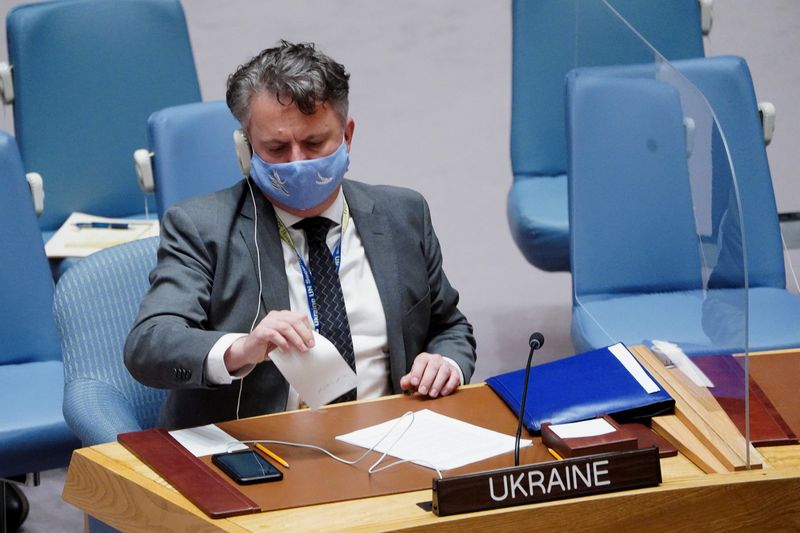 &copy; Reuters. مندوب أوكرانيا في الأمم المتحدة خلال اجتماع لمجلس الأمن الدولي يوم الأربعاء في نيويورك. تصوير: كارلو أليجري - رويترز