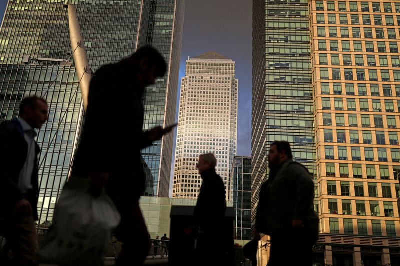 &copy; Reuters. FILE PHOTO: People walk through the Canary Wharf financial district of London, Britain, December 7, 2018. REUTERS/Simon Dawson