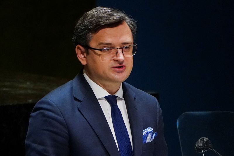 &copy; Reuters. El ministro de Asuntos Exteriores de Ucrania, Dmytro Kuleba, durante una reunión de la Asamblea General de la ONU sobre la situación entre Rusia y Ucrania, en la sede de las Naciones Unidas en Manhattan, Nueva York, Estados Unidos, 23 de febrero de 2022