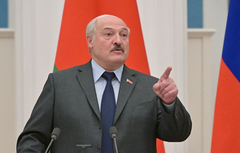 &copy; Reuters. Belarusian President Alexander Lukashenko gestures during a joint news conference with Russian President Vladimir Putin in Moscow, Russia February 18, 2022. Sputnik/Sergey Guneev/Kremlin via REUTERS ATTENTION EDITORS - THIS IMAGE WAS PROVIDED BY A THIRD P