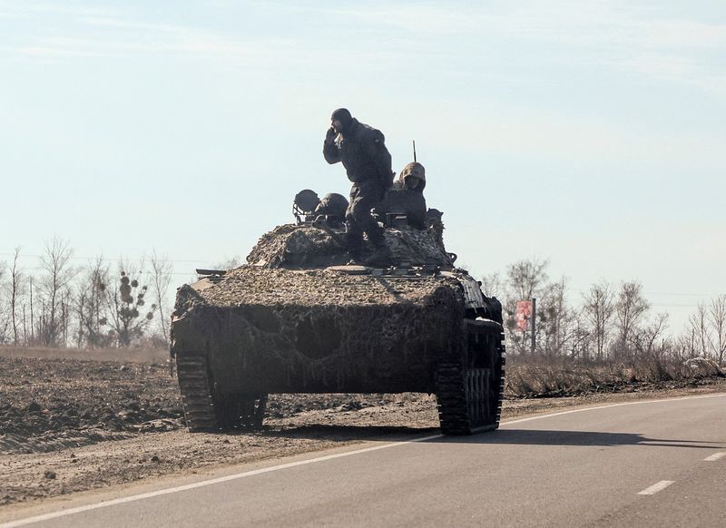 &copy; Reuters. Ukrainian army soldiers are seen on an armoured vehicle, after Russian President Vladimir Putin authorised a military operation, in eastern Ukraine, in Kharkiv region, Ukraine February 24, 2022. REUTERS/Antonio Bronic