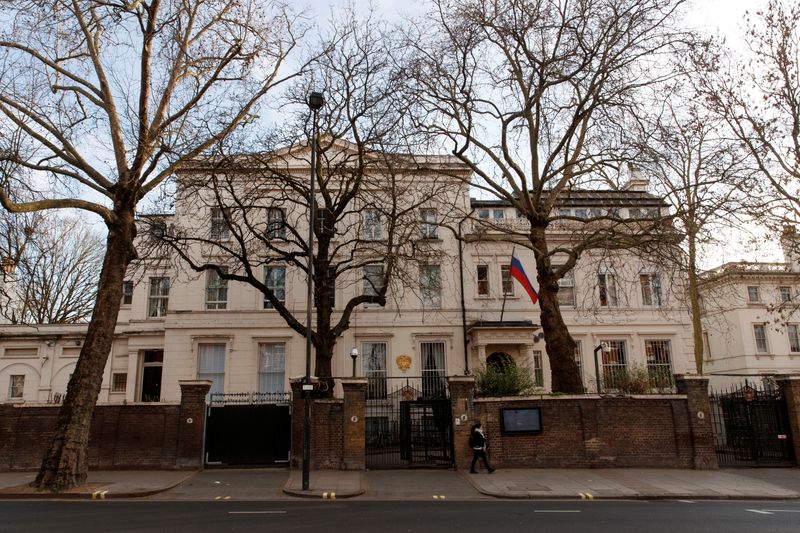 &copy; Reuters. مقر السفارة الروسية في لندن يوم 12 فبراير شباط 2022. تصوير: ماي جيمس - رويترز