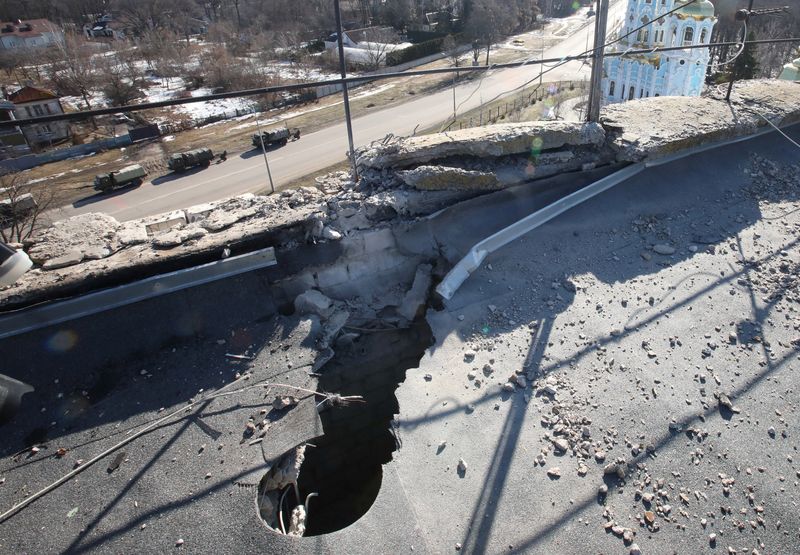 &copy; Reuters. View shows the aftermath of shelling in Kharkiv, Ukraine February 24, 2022.  REUTERS/Vyacheslav Madiyevskyy