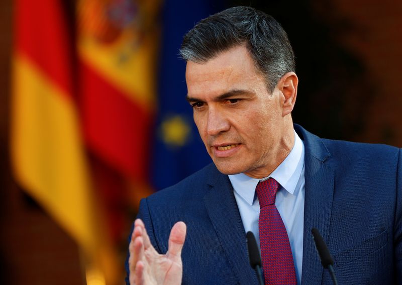 &copy; Reuters. FILE PHOTO - Spanish Prime Minister Pedro Sanchez speaks during a joint news conference with German Chancellor Olaf Scholz (not pictured) at Moncloa Palace in Madrid, Spain, January 17, 2022. REUTERS/Susana Vera