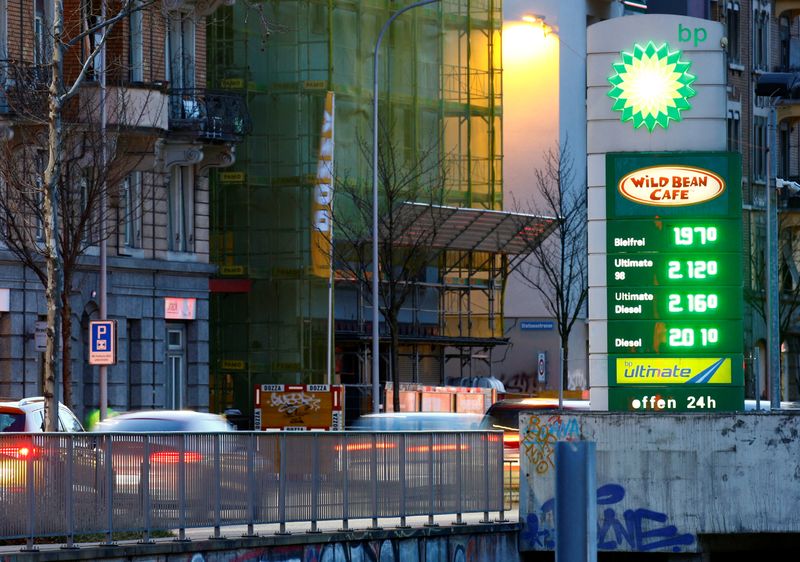&copy; Reuters. FILE PHOTO: A display shows fuel prices in Swiss francs per liter at a BP gas station in Zurich, Switzerland February 23, 2022. REUTERS/Arnd Wiegmann