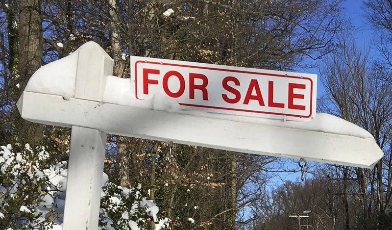 &copy; Reuters. لافتة تشير إلى منزل للبيع في فرجينيا بصورة من أرشيف رويترز.