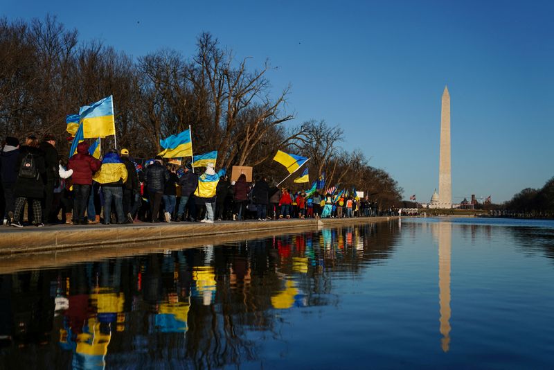 &copy; Reuters. FILE PHOTO: Demonstrators march along the National Mall from the Lincoln Memorial to the White House during a "Stand with Ukraine" rally in Washington, U.S., February 20, 2022. REUTERS/Sarah Silbiger/File Photo