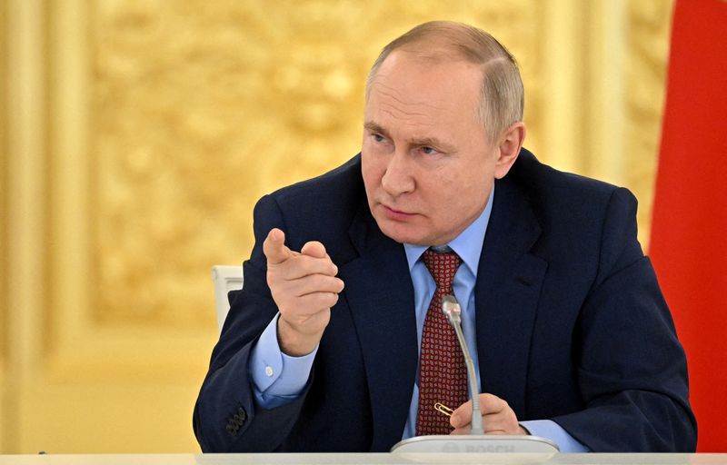 © Reuters. FILE PHOTO: Russian President Vladimir Putin meets with members of the Delovaya Rossiya (Business Russia) All-Russian Public Organization at the Kremlin, in Moscow, Russia February 3, 2022. Sputnik/Aleksey Nikolskyi/Kremlin via REUTERS