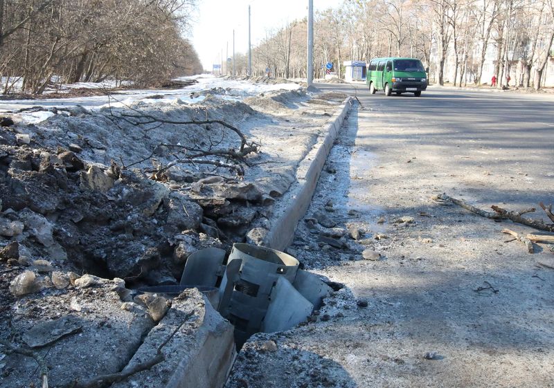 &copy; Reuters. Rua em Kharkiv, na Ucrânia, após disparos de artilharia
24/02/2022 REUTERS/Vyacheslav Madiyevskyy