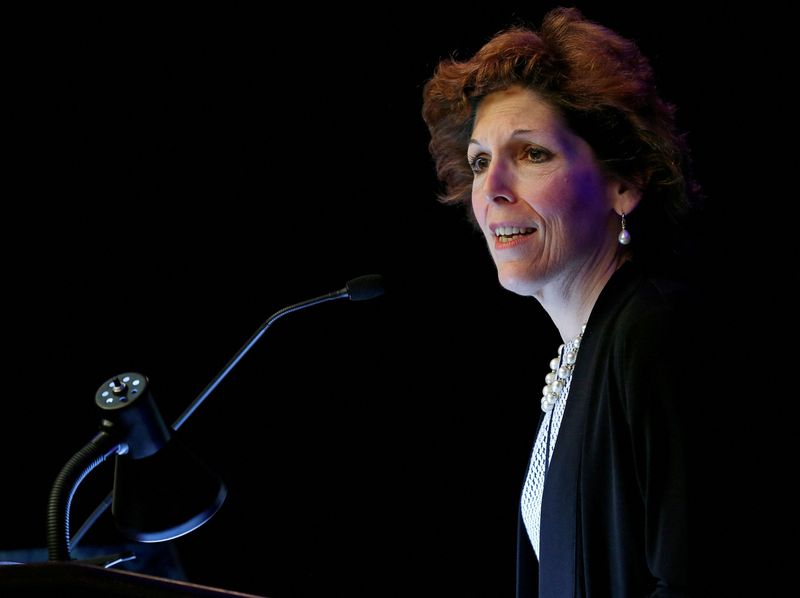 &copy; Reuters. Loretta Mester, presidente do Federal Reserve de Cleveland, faz seu discurso de abertura na Conferência de Estabilidade Financeira de 2014 em Washington, EUA  
05/12/2014
REUTERS/Gary Cameron/File Photo