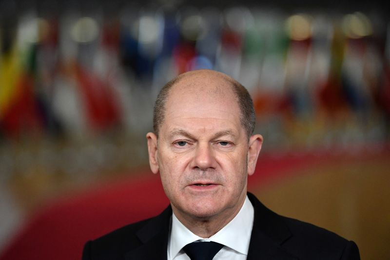 &copy; Reuters. Germany's Chancellor Olaf Scholz arrives for an emergency European Union (EU) summit at The European Council Building, on the situation in Ukraine after Russia launched an invasion in Brussels, Belgium February 24, 2022. John Thys/Pool via REUTERS