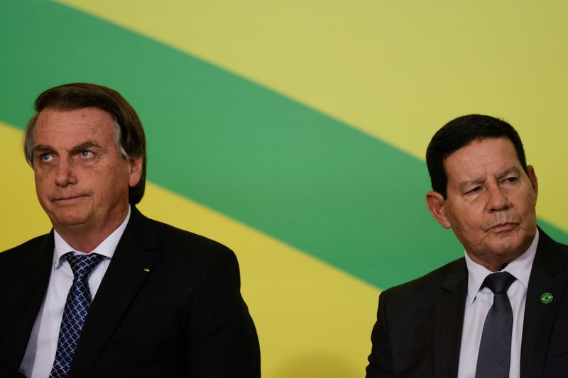 &copy; Reuters. Bolsonaro e Mourão em evento no Palácio do Planalto
10/11/2021
REUTERS/Ueslei Marcelino