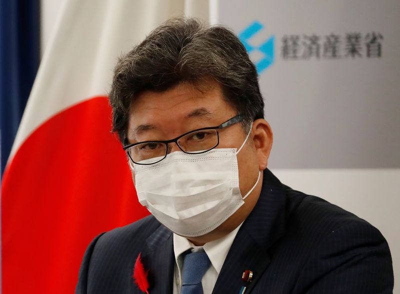 &copy; Reuters. FILE PHOTO: Japan's new Economy, Trade and Industry Minister Koichi Hagiuda wearing a protective mask amid the coronavirus disease (COVID-19) outbreak, speaks at a news conference in Tokyo, Japan, October 5, 2021. REUTERS/Kim Kyung-Hoon