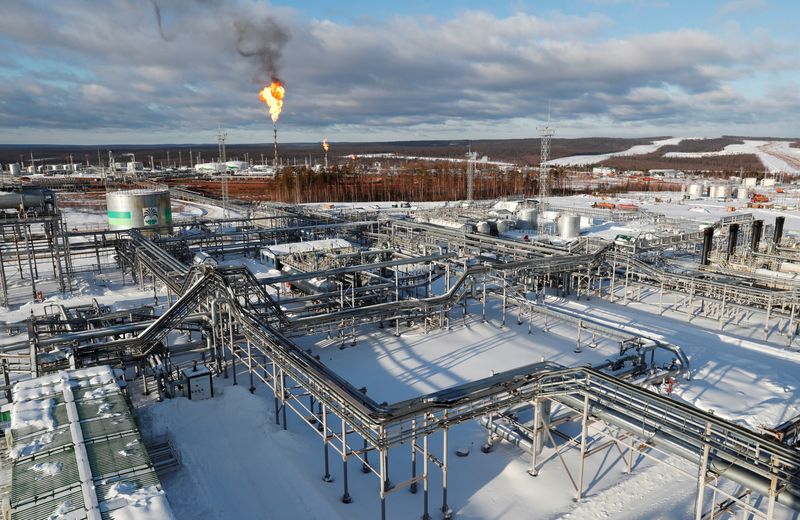 &copy; Reuters. FILE PHOTO: A general view shows an oil treatment plant in the Yarakta Oil Field, owned by Irkutsk Oil Company (INK), in Irkutsk Region, Russia March 10, 2019. Picture taken March 10, 2019. REUTERS/Vasily Fedosenko