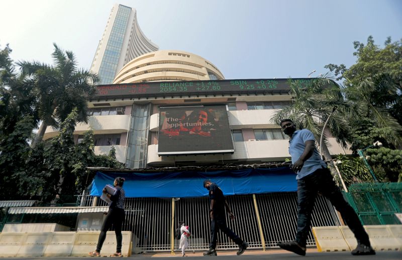 &copy; Reuters. FILE PHOTO: People walk past the Bombay Stock Exchange (BSE) building in Mumbai, India, November 4, 2020. REUTERS/Francis Mascarenhas