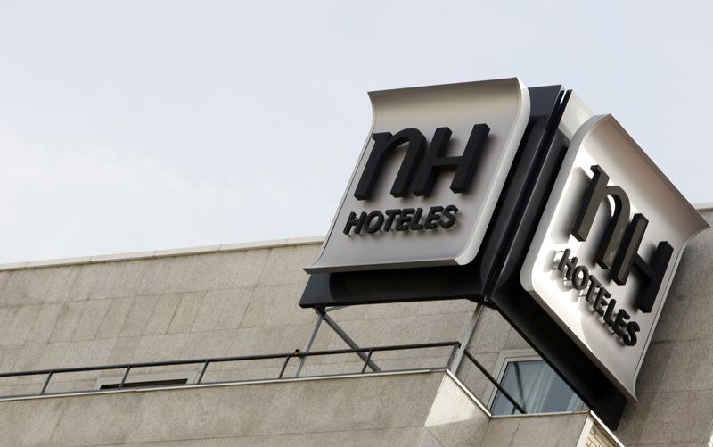 &copy; Reuters. FOTO DE ARCHIVO: El logotipo de la cadena hotelera española NH Hotels en Madrid, España, el 28 de octubre de 2009. REUTERS/Sergio Pérez