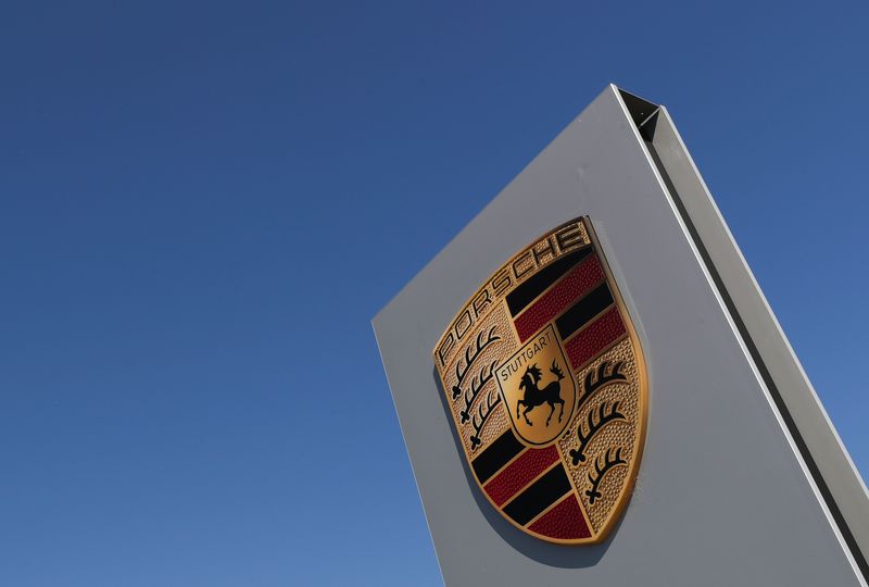 &copy; Reuters. FILE PHOTO: A logo of Porsche is seen outside a Porsche car dealer, amid the coronavirus disease (COVID-19) outbreak in Brussels, Belgium May 28, 2020. REUTERS/Yves Herman