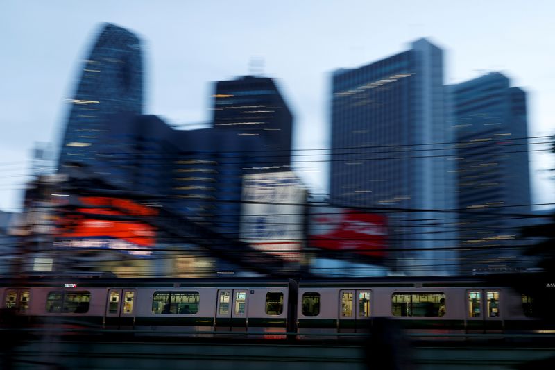 &copy; Reuters. 東京都は２５日、新たに１万１１２５人の新型コロナウイルス感染が確認されたと発表した。写真は２０２１年８月、東京・新宿で撮影（２０２２年　ロイター/Ivan Alvarado）