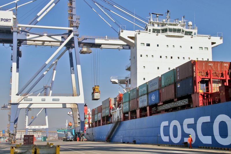 &copy; Reuters. FILE PHOTO: A container is unloaded from a China Ocean Shipping Company (COSCO) cargo vessel at a port in Yantai, Shandong province, China January 21, 2019. REUTERS/Stringer 