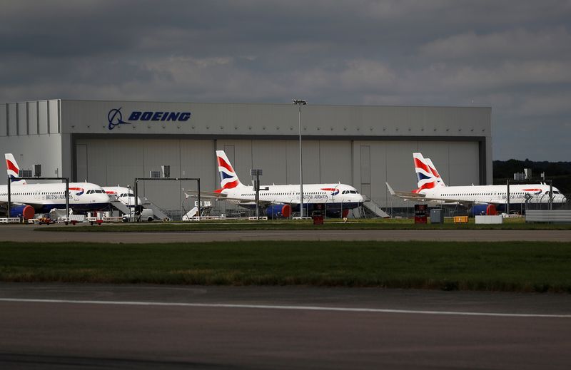 &copy; Reuters. La Russie a interdit aux compagnies aériennes britanniques d'atterrir dans ses aéroports ou de traverser son espace aérien, a déclaré vendredi le régulateur russe de l'aviation civile. /Photo d'archives/REUTERS/Peter Nicholls