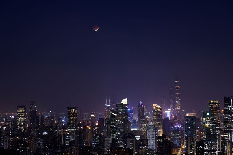 &copy; Reuters. FILE PHOTO: Lunar eclipse rises over the skyline of Shanghai, China November 19, 2021. REUTERS/Aly Song